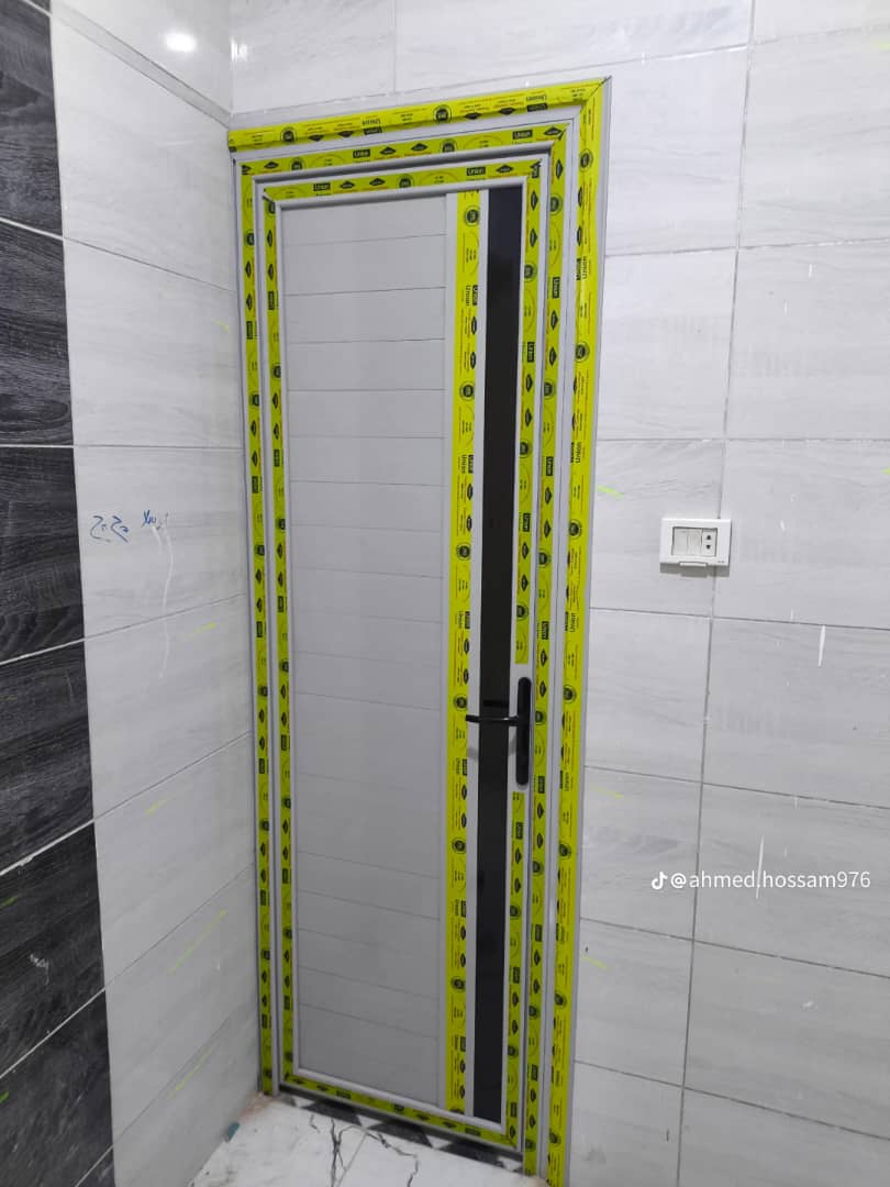 باب حمام PVC قبل التشطيب