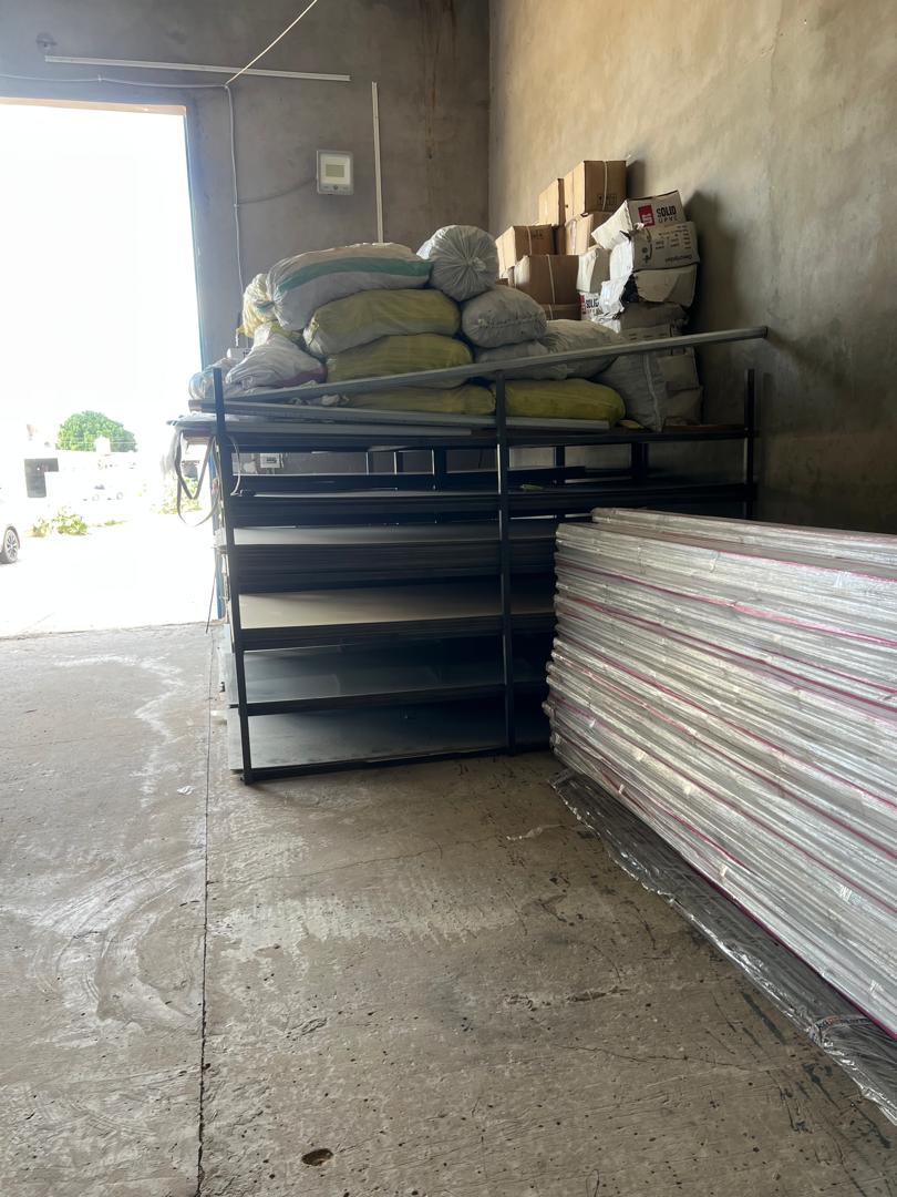 ألواح وأرفف تخزين للمطابخ