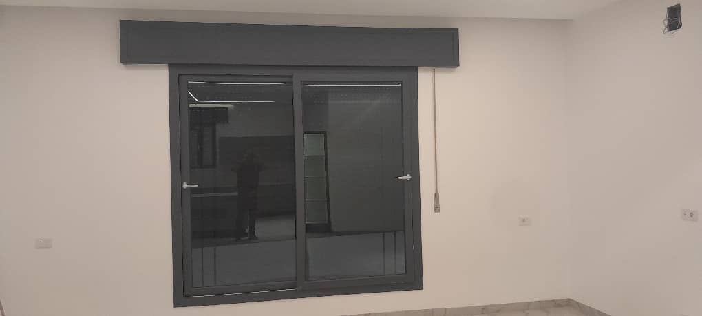 شباك ألمنيوم مع صندوق شتر علوي